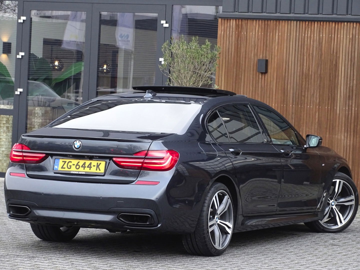 BMW 7 Serie 750Li LANG V8 449PK xDr. High Exec / M-Individual / Bowers & Wil