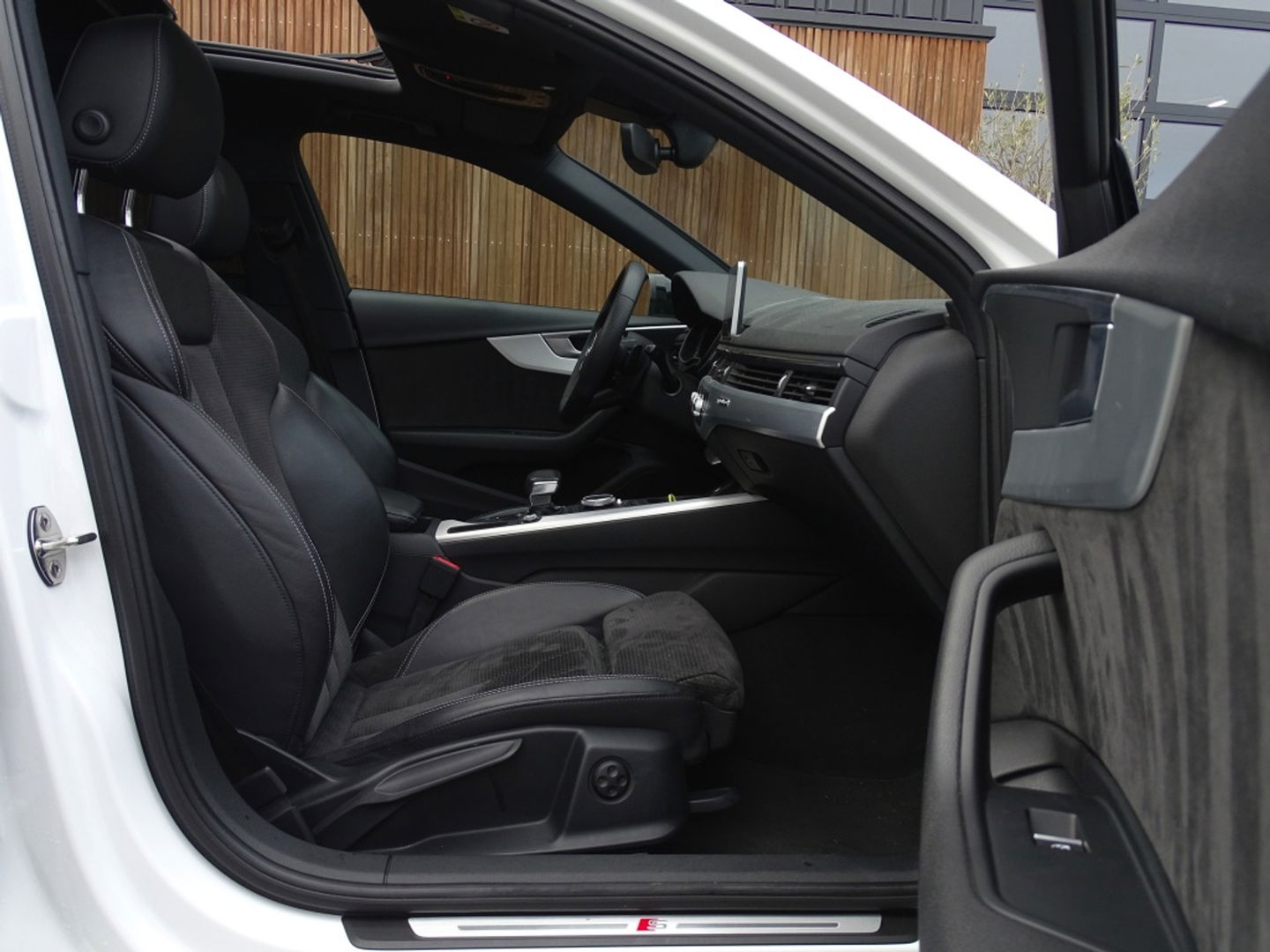 Audi A4 Avant 2.0 TFSI 252 pk Quattro / ProLine / S-Edition / panoramadak / LE