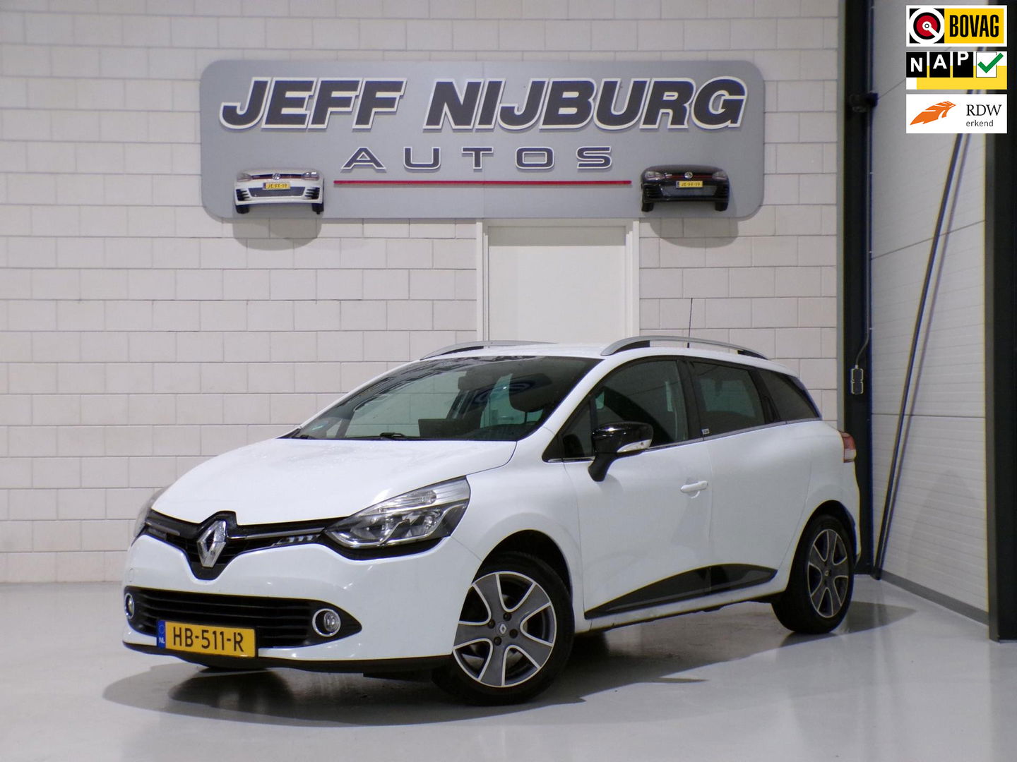 Renault Clio Estate 1.5 dCi ECO Night&Day "Origineel NL!" Bluetooth Navigatie Winterbanden Camera Parkeersensoren Airco Keyless