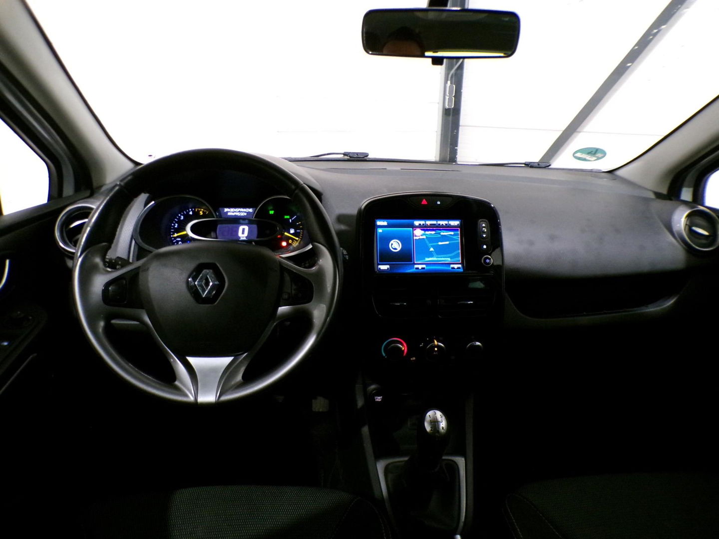 Renault Clio Estate 1.5 dCi ECO Night&Day "Origineel NL!" Bluetooth Navigatie Winterbanden Camera Parkeersensoren Airco Keyless