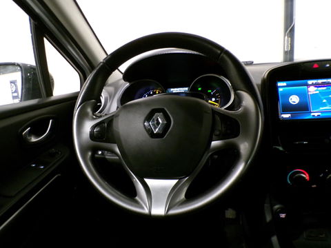 Renault Clio Estate 1.5 dCi ECO Night&Day "Origineel NL!" Bluetooth Navigatie Winterbanden Camera Parkeersensoren Airco Keyless