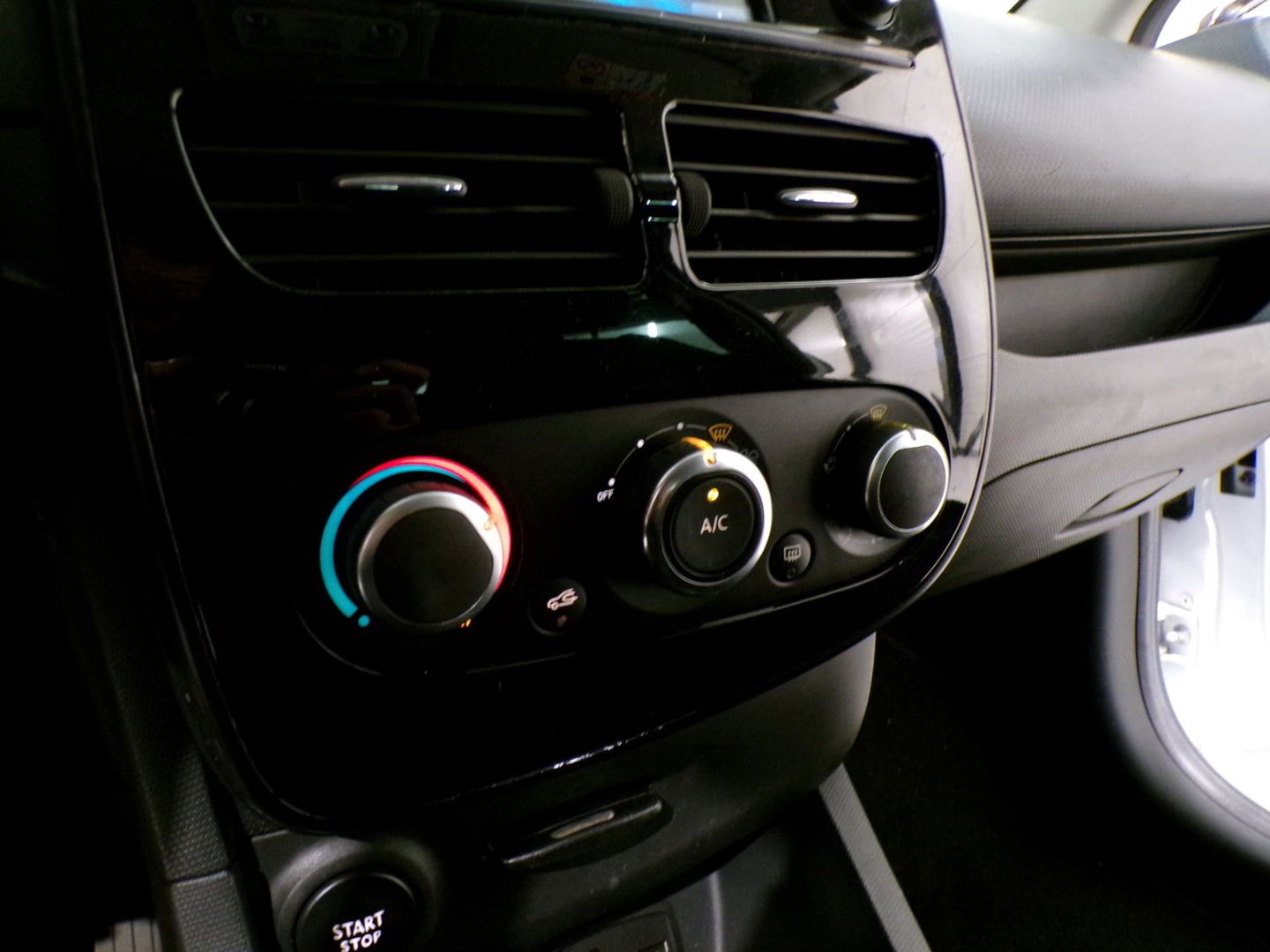 Renault Clio Estate 1.5 dCi ECO Night&Day "Origineel NL!" Bluetooth Navigatie Winterbanden Camera Parkeersensoren Airco Keyless