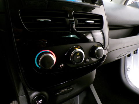 Renault Clio Estate 1.5 dCi ECO Night&Day "Origineel NL!" Bluetooth Navigatie Winterbanden Camera Parkeersensoren Airco Keyless