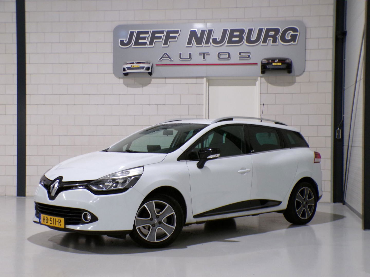 Renault Clio Estate 1.5 dCi ECO Night&Day "Origineel NL!" Bluetooth Navigatie Winterbanden Camera Parkeersensoren Airco Keyless