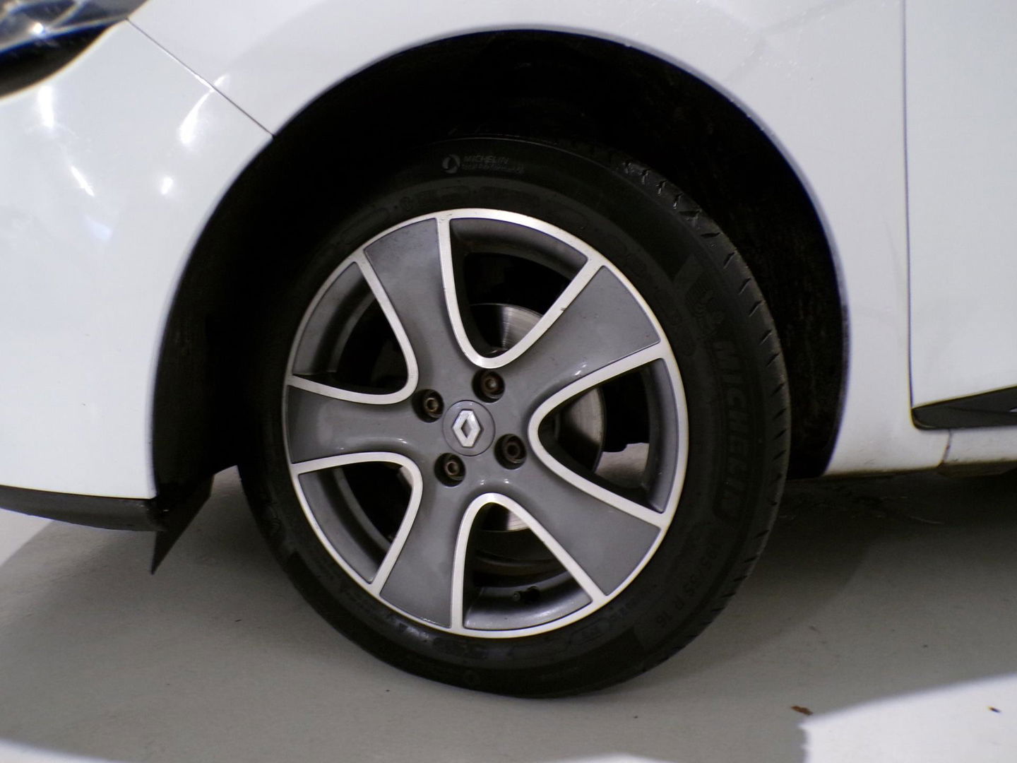 Renault Clio Estate 1.5 dCi ECO Night&Day "Origineel NL!" Bluetooth Navigatie Winterbanden Camera Parkeersensoren Airco Keyless