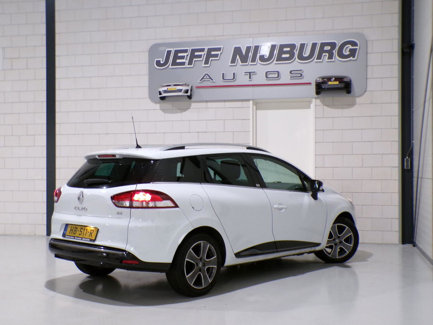 Renault Clio Estate 1.5 dCi ECO Night&Day "Origineel NL!" Bluetooth Navigatie Winterbanden Camera Parkeersensoren Airco Keyless