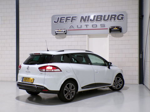 Renault Clio Estate 1.5 dCi ECO Night&Day "Origineel NL!" Bluetooth Navigatie Winterbanden Camera Parkeersensoren Airco Keyless