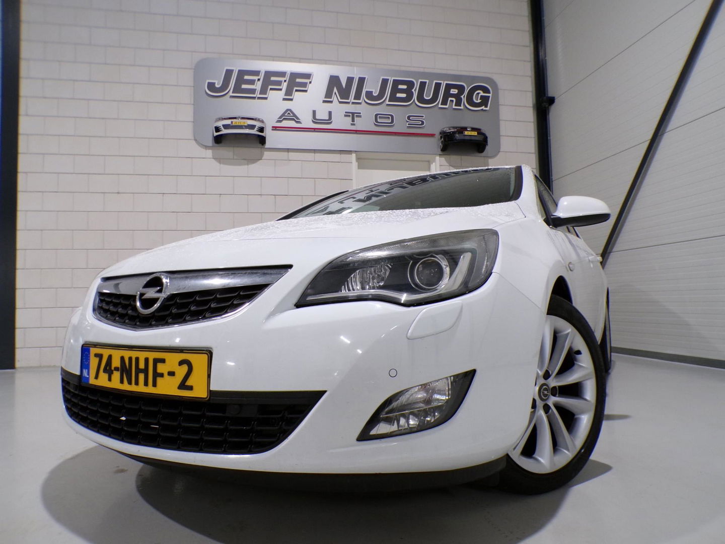 Opel Astra 1.6 Turbo Cosmo "Origineel NL!" Trekhaak Xenon Leer Stoelverwarming Bluetooth Navigatie Cruise-control Parkeersensoren