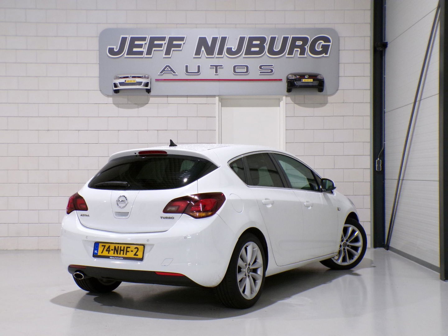 Opel Astra 1.6 Turbo Cosmo "Origineel NL!" Trekhaak Xenon Leer Stoelverwarming Bluetooth Navigatie Cruise-control Parkeersensoren