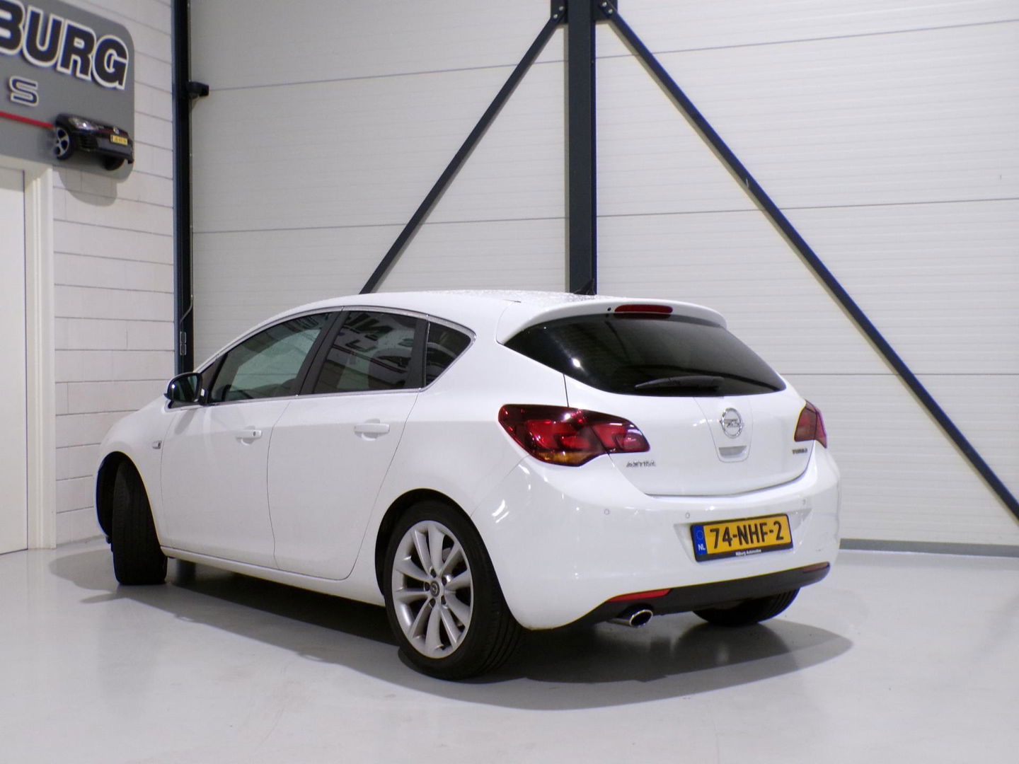 Opel Astra 1.6 Turbo Cosmo "Origineel NL!" Trekhaak Xenon Leer Stoelverwarming Bluetooth Navigatie Cruise-control Parkeersensoren