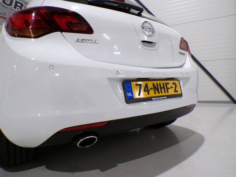 Opel Astra 1.6 Turbo Cosmo "Origineel NL!" Trekhaak Xenon Leer Stoelverwarming Bluetooth Navigatie Cruise-control Parkeersensoren