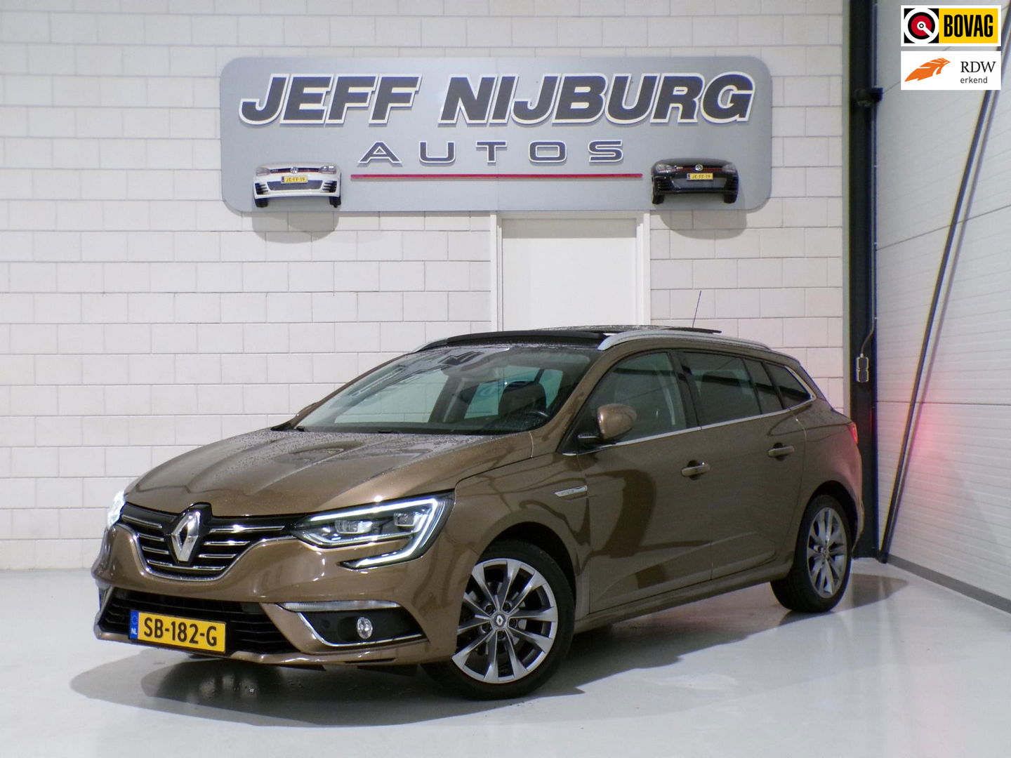 Renault Mégane Estate 1.2 TCe Série Signature Exclusiv "Origineel NL!" Draadloos apple-Carplay! Bose Leer Panoramadak Led-koplamp