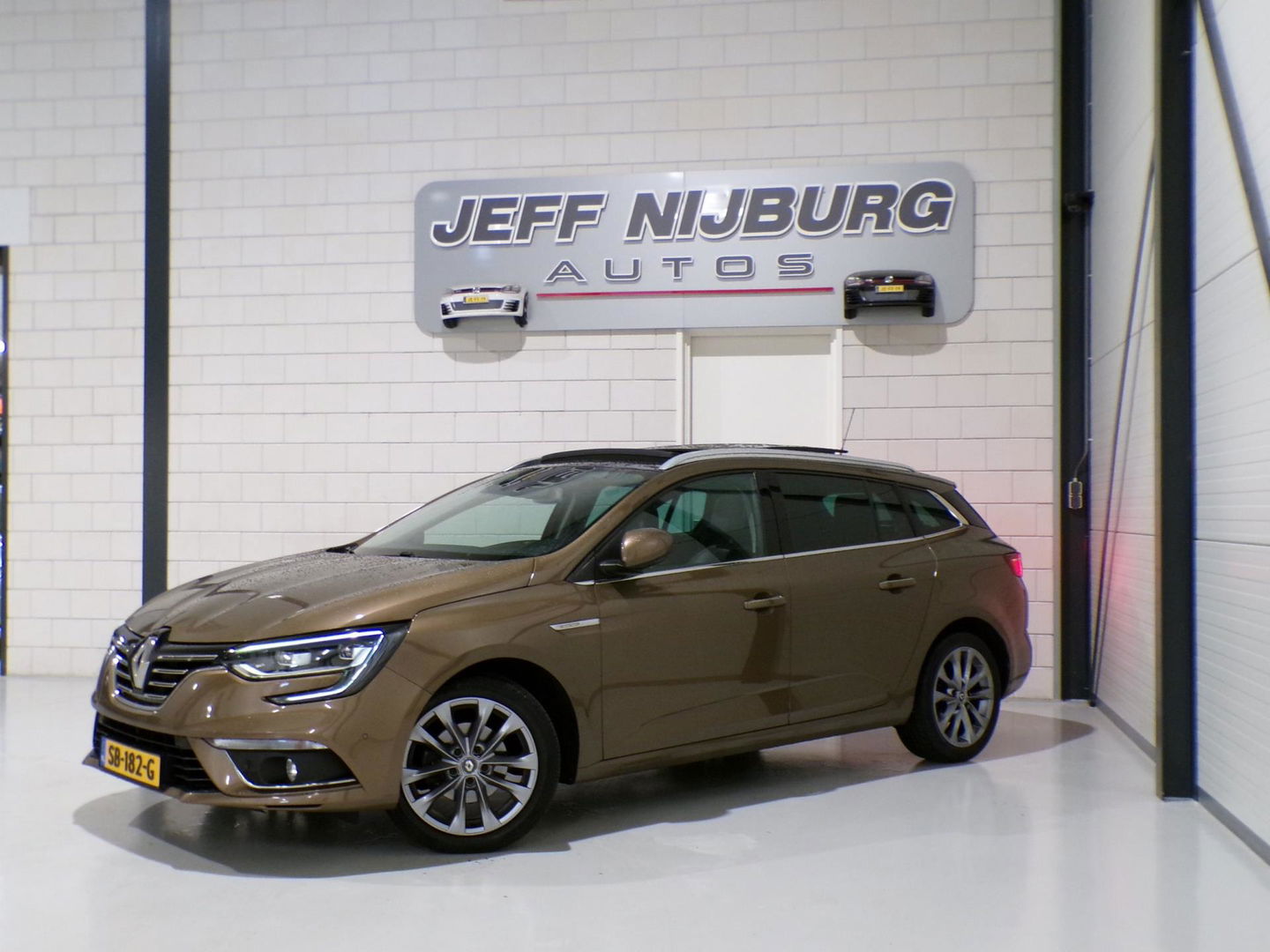 Renault Mégane Estate 1.2 TCe Série Signature Exclusiv "Origineel NL!" Draadloos apple-Carplay! Bose Leer Panoramadak Led-koplamp