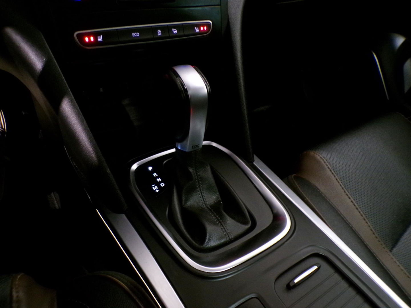 Renault Mégane Estate 1.2 TCe Série Signature Exclusiv "Origineel NL!" Draadloos apple-Carplay! Bose Leer Panoramadak Led-koplamp