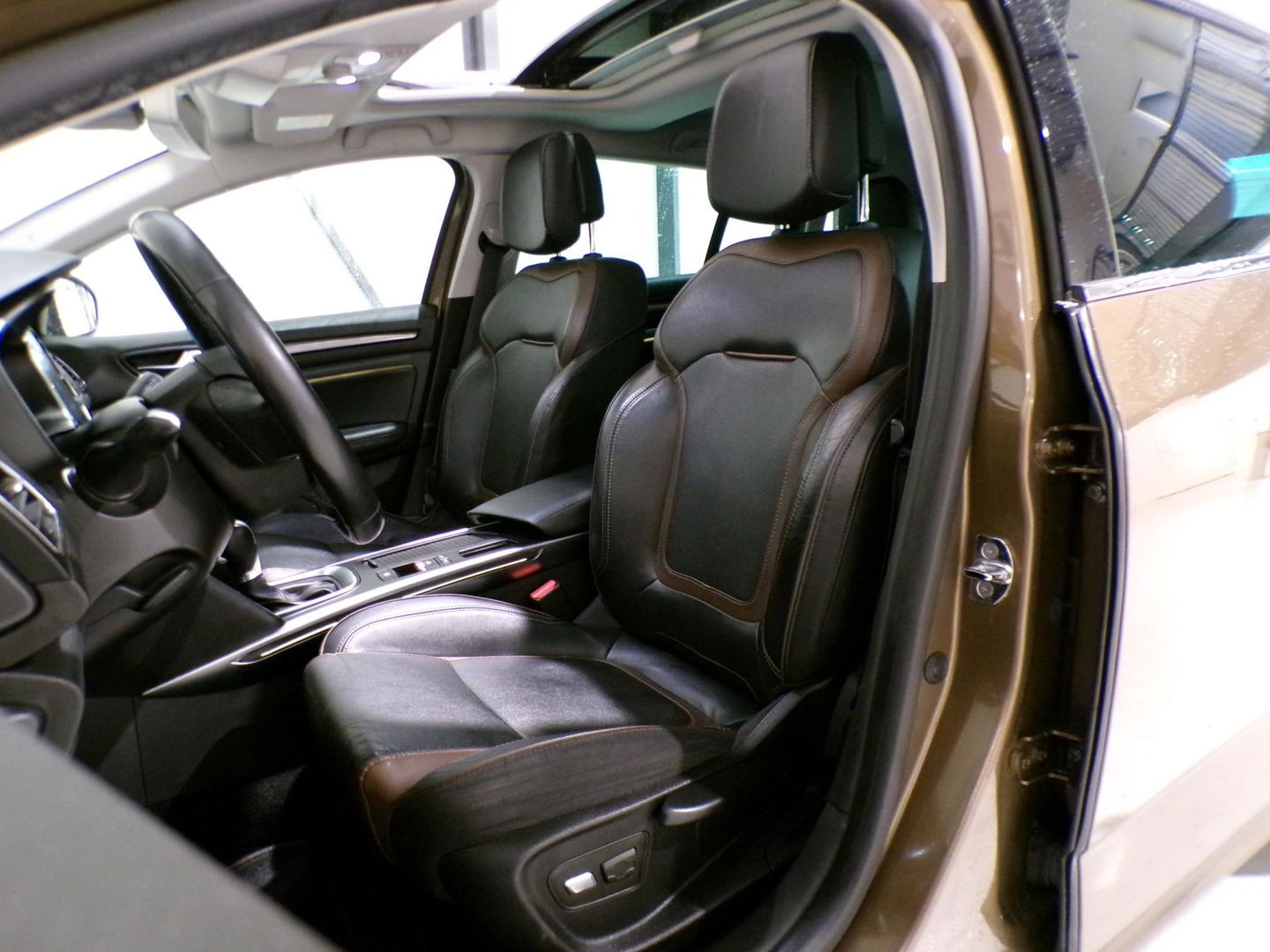 Renault Mégane Estate 1.2 TCe Série Signature Exclusiv "Origineel NL!" Draadloos apple-Carplay! Bose Leer Panoramadak Led-koplamp