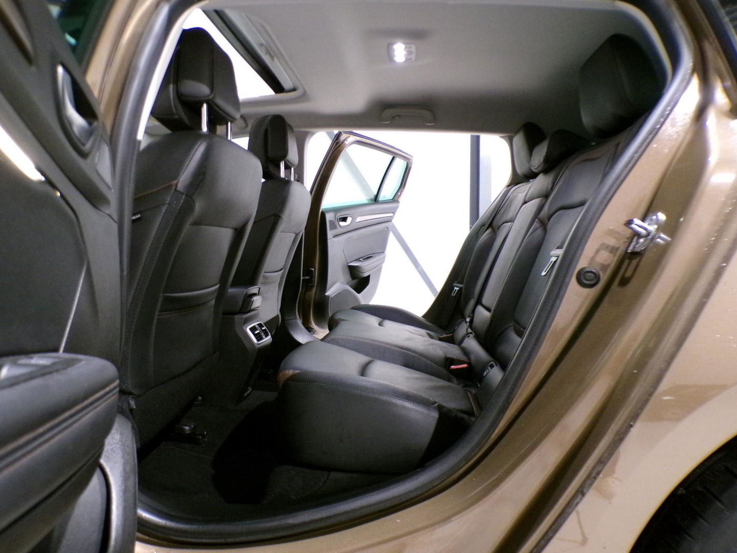 Renault Mégane Estate 1.2 TCe Série Signature Exclusiv "Origineel NL!" Draadloos apple-Carplay! Bose Leer Panoramadak Led-koplamp