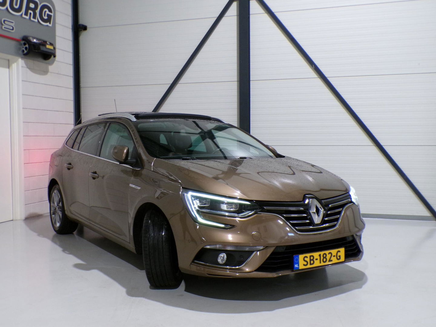 Renault Mégane Estate 1.2 TCe Série Signature Exclusiv "Origineel NL!" Draadloos apple-Carplay! Bose Leer Panoramadak Led-koplamp