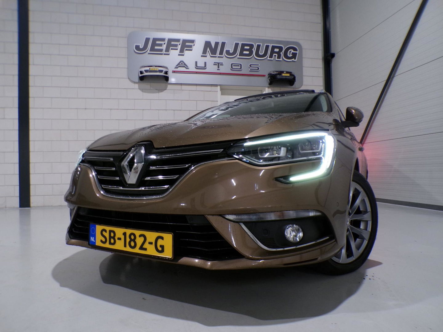 Renault Mégane Estate 1.2 TCe Série Signature Exclusiv "Origineel NL!" Draadloos apple-Carplay! Bose Leer Panoramadak Led-koplamp