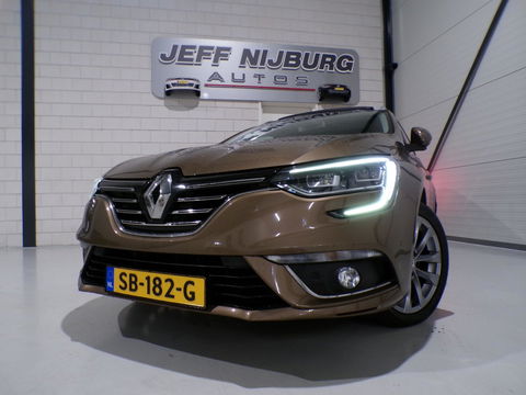 Renault Mégane Estate 1.2 TCe Série Signature Exclusiv "Origineel NL!" Draadloos apple-Carplay! Bose Leer Panoramadak Led-koplamp