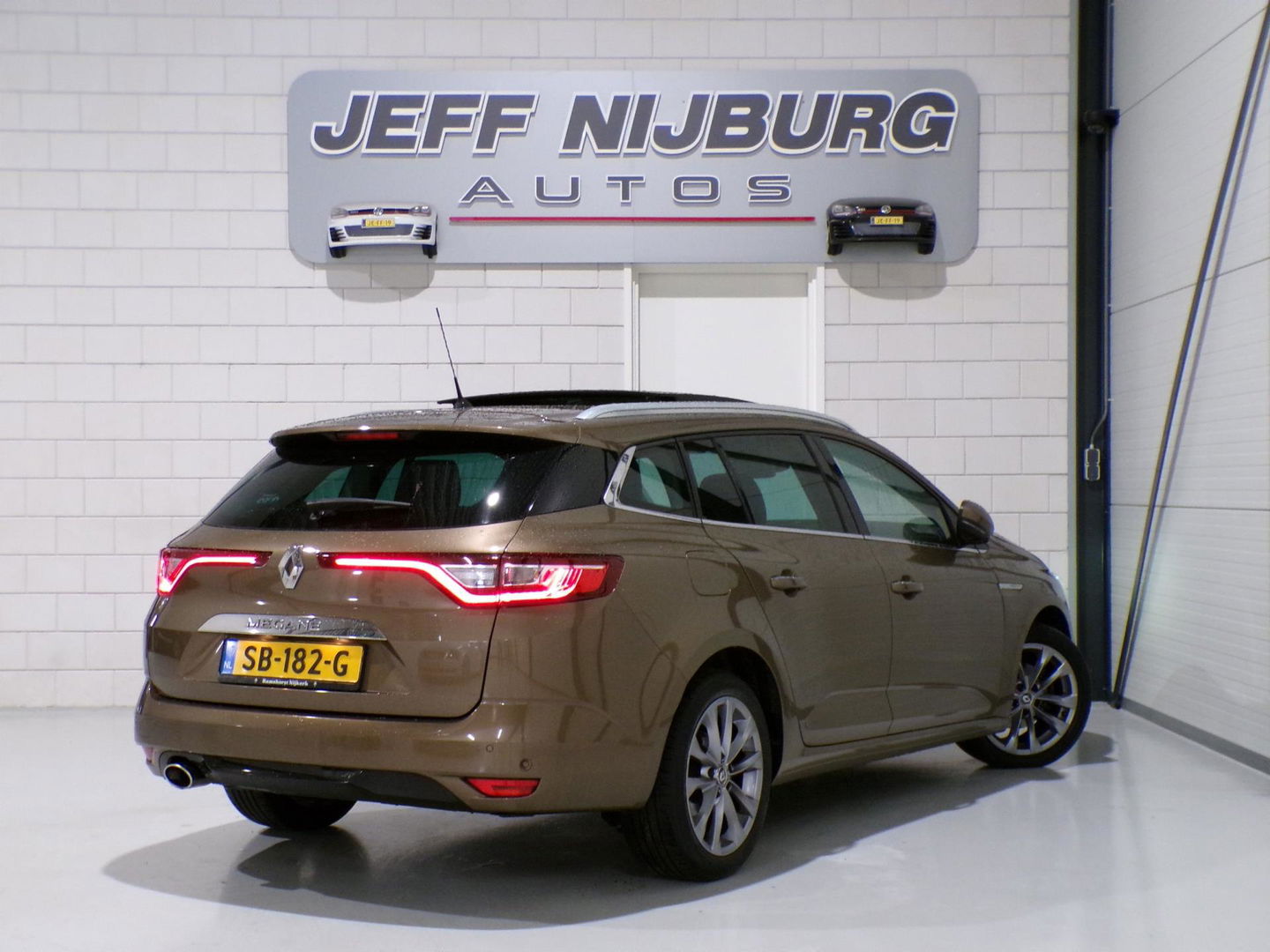 Renault Mégane Estate 1.2 TCe Série Signature Exclusiv "Origineel NL!" Draadloos apple-Carplay! Bose Leer Panoramadak Led-koplamp