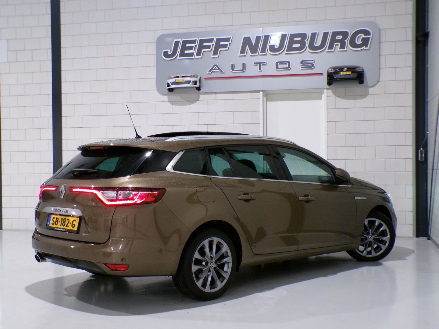 Renault Mégane Estate 1.2 TCe Série Signature Exclusiv "Origineel NL!" Draadloos apple-Carplay! Bose Leer Panoramadak Led-koplamp