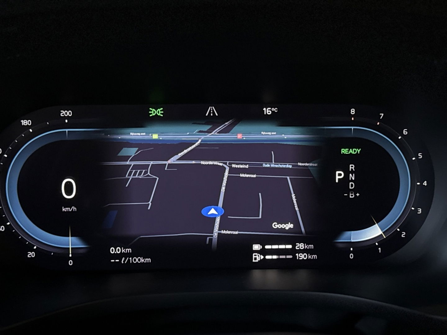 Volvo XC60 T6 341K AWD Recharge Plug-In Hybrid / R- Design / LED