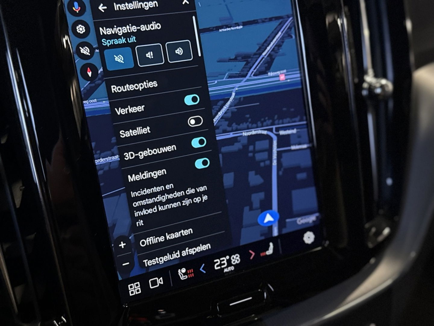 Volvo XC60 T6 341K AWD Recharge Plug-In Hybrid / R- Design / LED