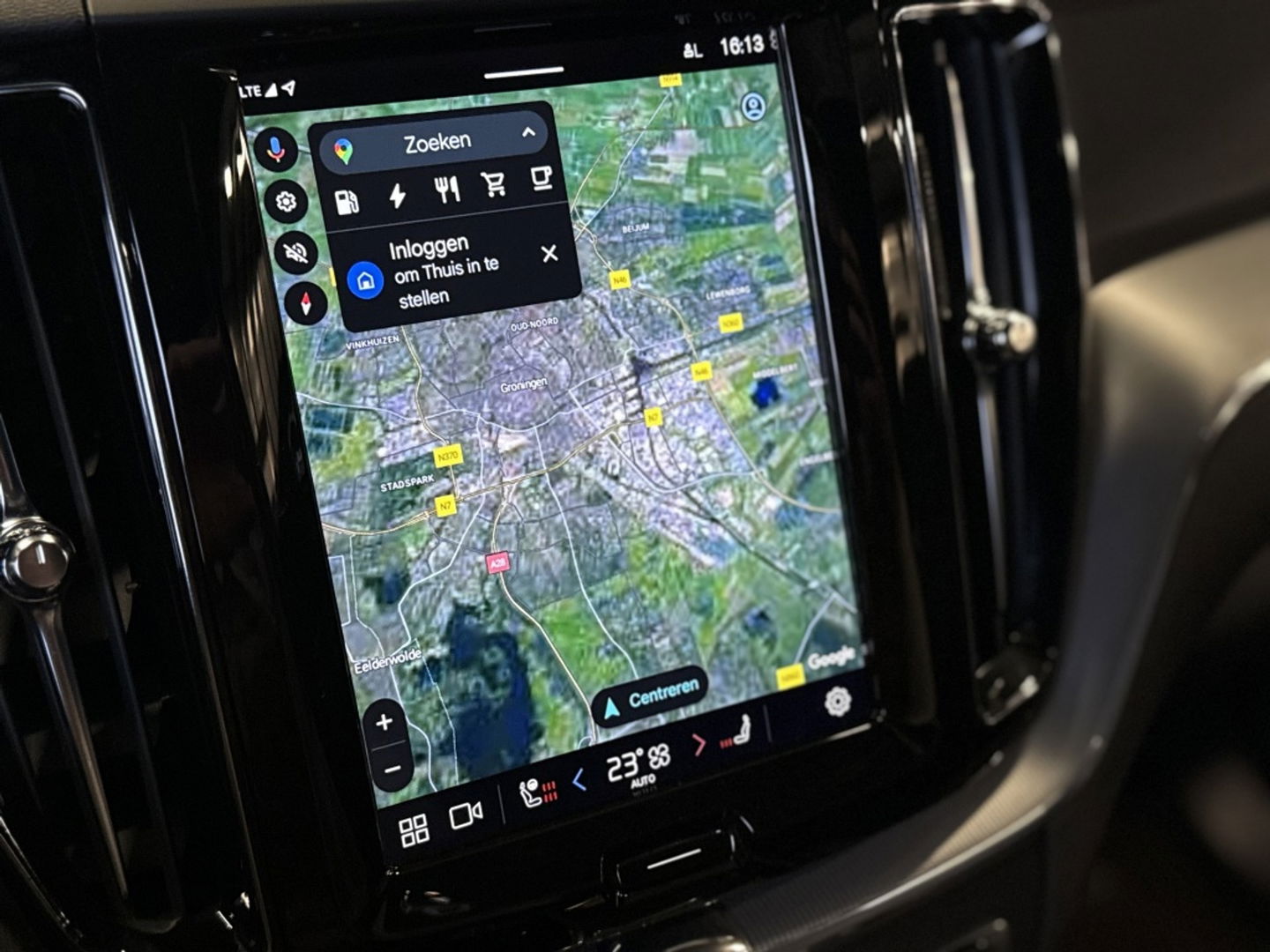 Volvo XC60 T6 341K AWD Recharge Plug-In Hybrid / R- Design / LED