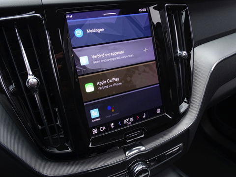 Volvo XC60 T6 341K AWD Recharge Plug-In Hybrid / R- Design / LED