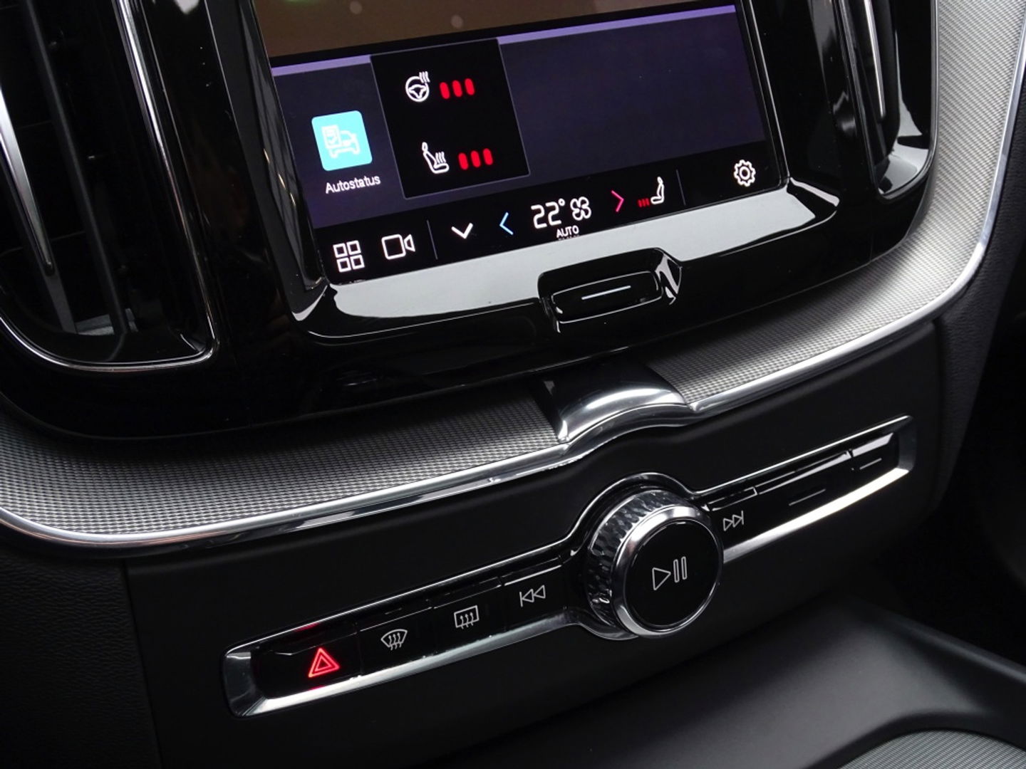 Volvo XC60 T6 341K AWD Recharge Plug-In Hybrid / R- Design / LED