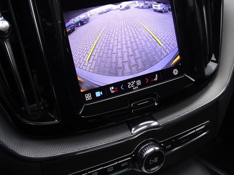 Volvo XC60 T6 341K AWD Recharge Plug-In Hybrid / R- Design / LED