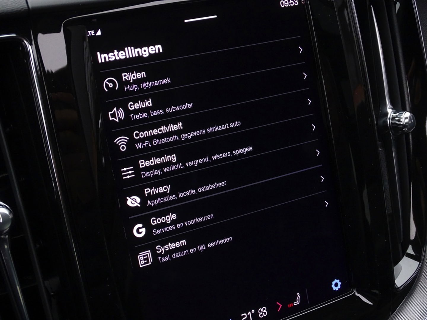 Volvo XC60 T6 341K AWD Recharge Plug-In Hybrid / R- Design / LED