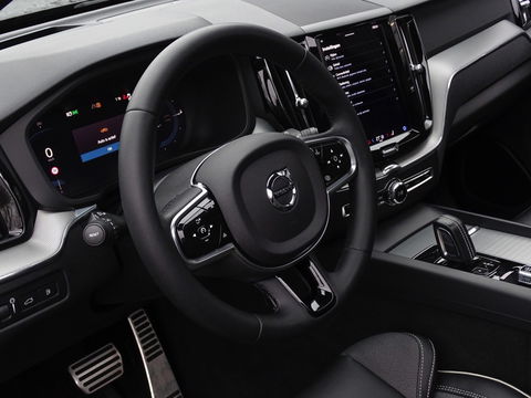 Volvo XC60 T6 341K AWD Recharge Plug-In Hybrid / R- Design / LED