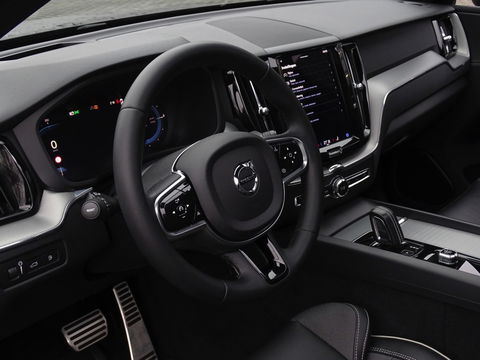 Volvo XC60 T6 341K AWD Recharge Plug-In Hybrid / R- Design / LED