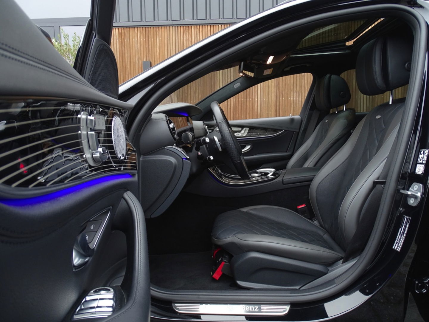 Mercedes-Benz E-Klasse Estate 400 334PK V6T 4Matic / Designo / alcantara / Burmester / 360°