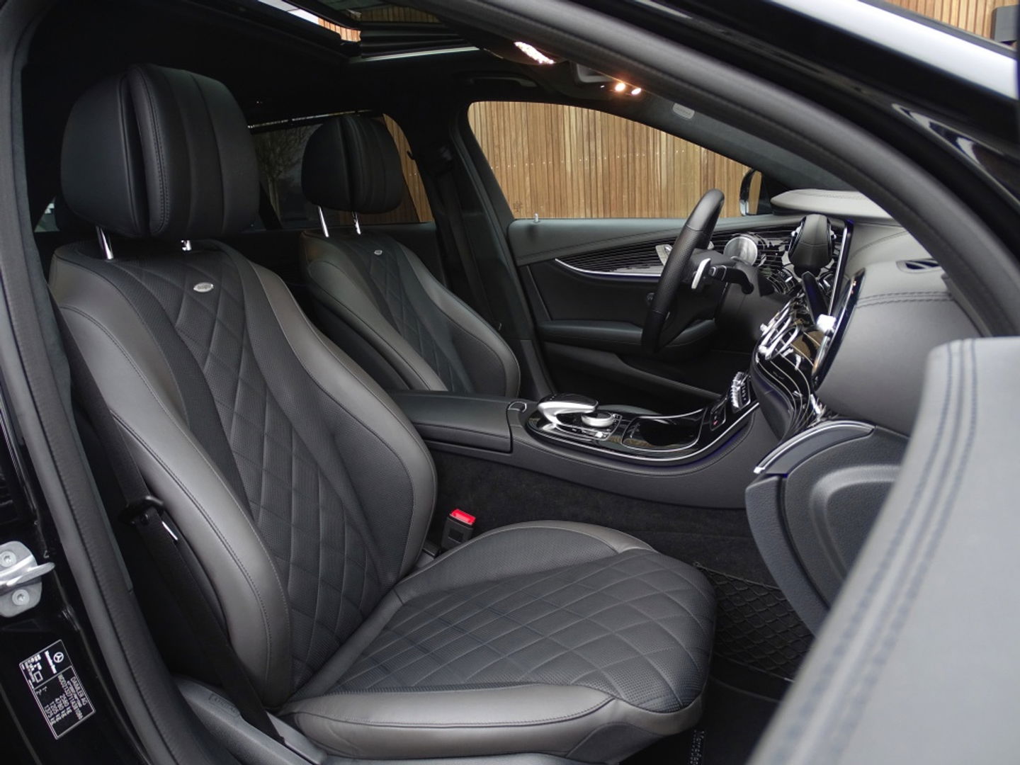 Mercedes-Benz E-Klasse Estate 400 334PK V6T 4Matic / Designo / alcantara / Burmester / 360°