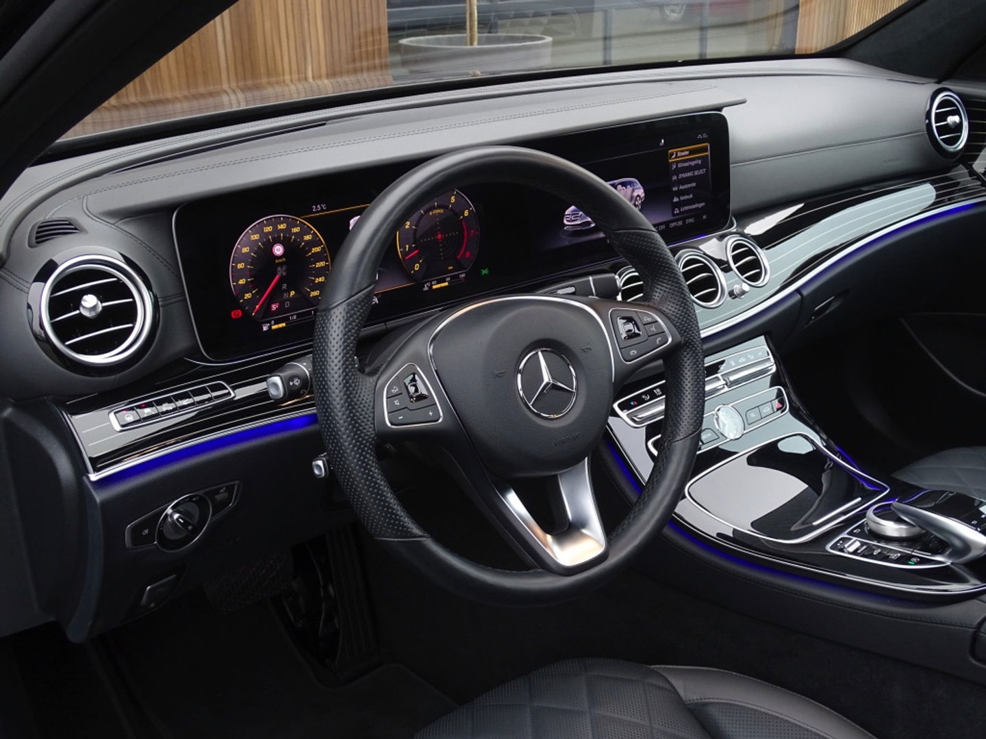 Mercedes-Benz E-Klasse Estate 400 334PK V6T 4Matic / Designo / alcantara / Burmester / 360°