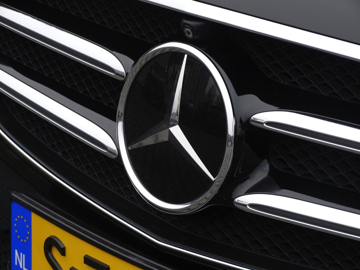 Mercedes-Benz E-Klasse Estate 400 334PK V6T 4Matic / Designo / alcantara / Burmester / 360°