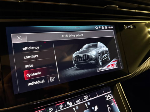 Audi Q8 55 TFSI quattro 3X S Line Pano|RS Seat|Trekhaak|BTW