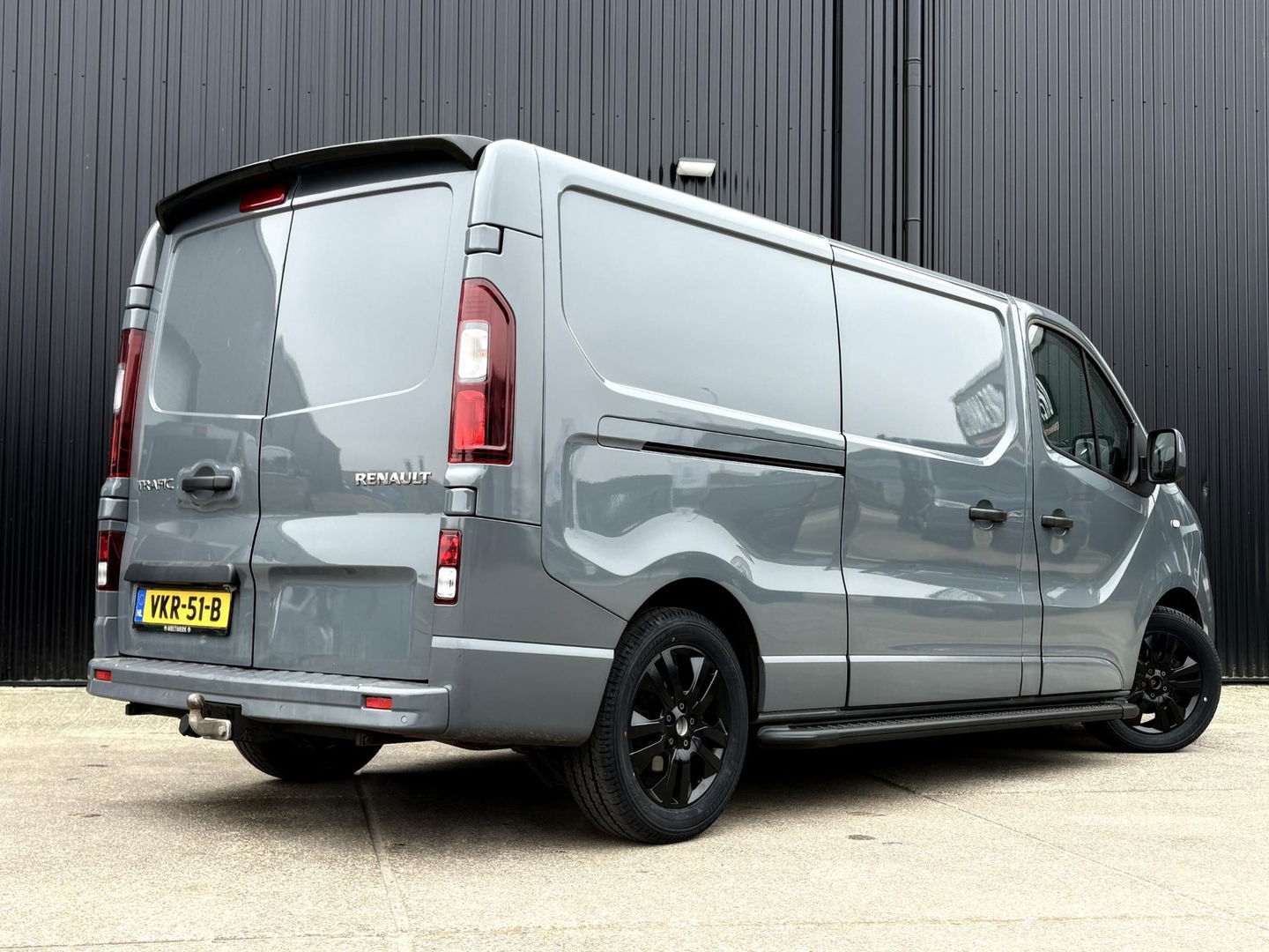 Renault Trafic 2.0 dCi 170pk EDC L2H1 Black Edition | BW LEASE EDITION | MARGE | SPOILERS | STEPS | LMV |