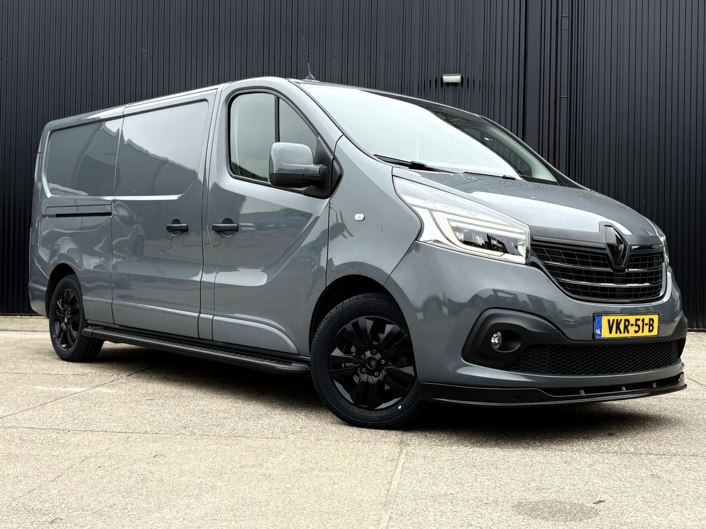 Renault Trafic 2.0 dCi 170pk EDC L2H1 Black Edition | BW LEASE EDITION | MARGE | SPOILERS | STEPS | LMV |