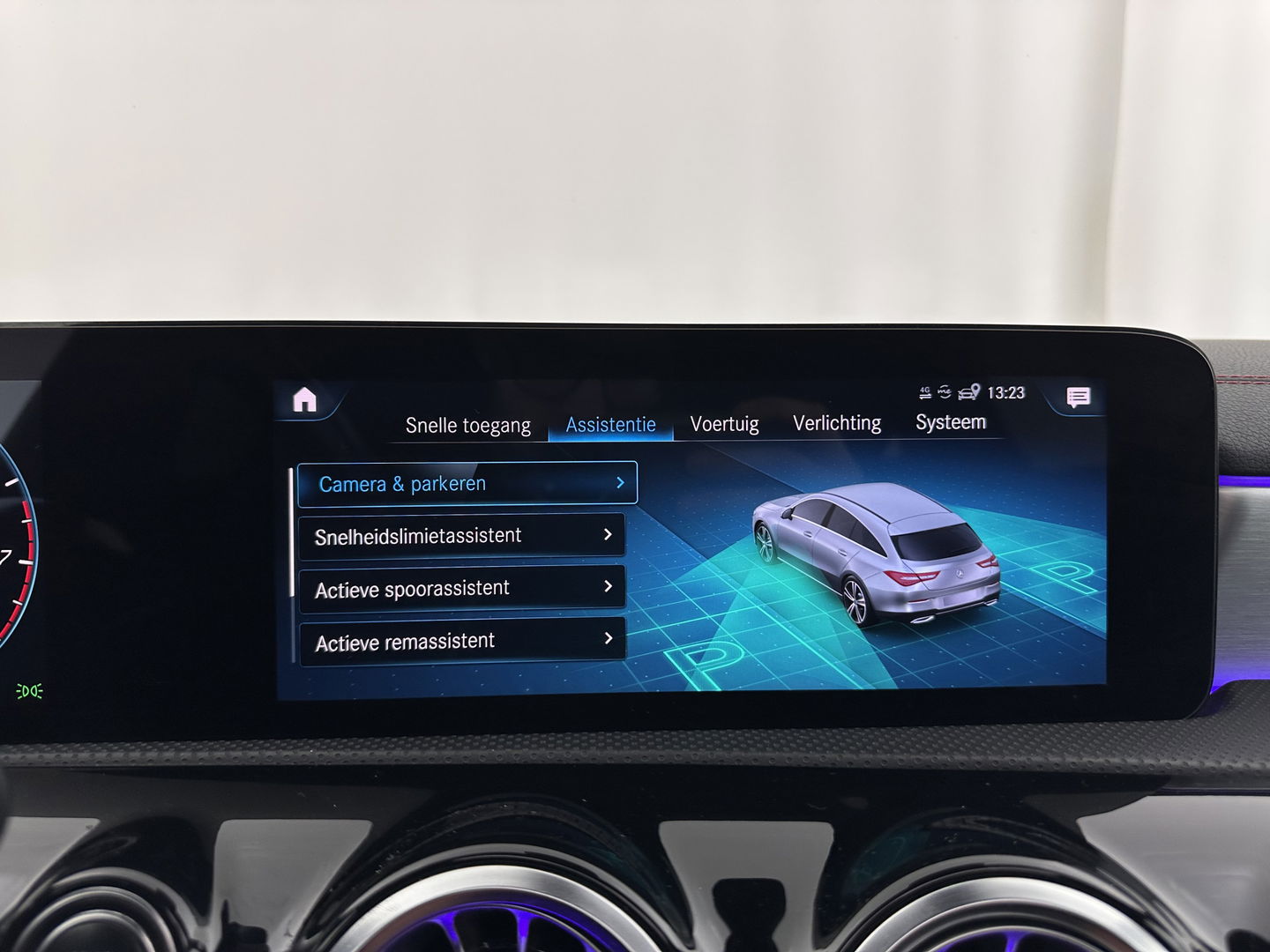 Mercedes-Benz CLA-Klasse Shooting Brake 180 AMG-Line Business Solution (INCL-BTW) *PANO | LEATHER-MICROFIBRE | FULL-LED | AMBIENTLIGHT | BLINDSPOT | HEATED-SPORTSEATS | WIDESCREEN-DIGICOCKPIT | DAB+ | NAVI-FULLMAP | CAMERA | PRIVACYGLASS | 18''ALU*