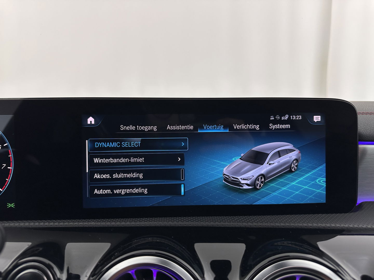 Mercedes-Benz CLA-Klasse Shooting Brake 180 AMG-Line Business Solution (INCL-BTW) *PANO | LEATHER-MICROFIBRE | FULL-LED | AMBIENTLIGHT | BLINDSPOT | HEATED-SPORTSEATS | WIDESCREEN-DIGICOCKPIT | DAB+ | NAVI-FULLMAP | CAMERA | PRIVACYGLASS | 18''ALU*