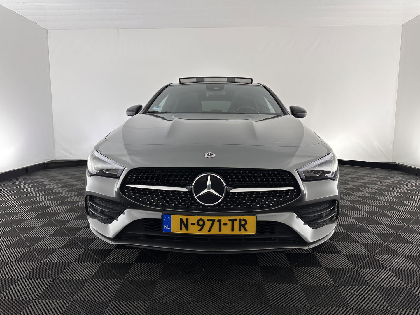 Mercedes-Benz CLA-Klasse Shooting Brake 180 AMG-Line Business Solution (INCL-BTW) *PANO | LEATHER-MICROFIBRE | FULL-LED | AMBIENTLIGHT | BLINDSPOT | HEATED-SPORTSEATS | WIDESCREEN-DIGICOCKPIT | DAB+ | NAVI-FULLMAP | CAMERA | PRIVACYGLASS | 18''ALU*