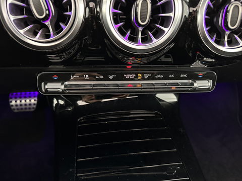 Mercedes-Benz CLA-Klasse Shooting Brake 180 AMG-Line Business Solution (INCL-BTW) *PANO | LEATHER-MICROFIBRE | FULL-LED | AMBIENTLIGHT | BLINDSPOT | HEATED-SPORTSEATS | WIDESCREEN-DIGICOCKPIT | DAB+ | NAVI-FULLMAP | CAMERA | PRIVACYGLASS | 18''ALU*