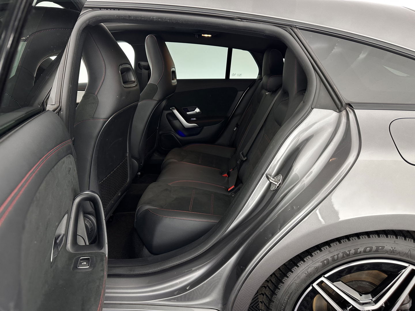 Mercedes-Benz CLA-Klasse Shooting Brake 180 AMG-Line Business Solution (INCL-BTW) *PANO | LEATHER-MICROFIBRE | FULL-LED | AMBIENTLIGHT | BLINDSPOT | HEATED-SPORTSEATS | WIDESCREEN-DIGICOCKPIT | DAB+ | NAVI-FULLMAP | CAMERA | PRIVACYGLASS | 18''ALU*