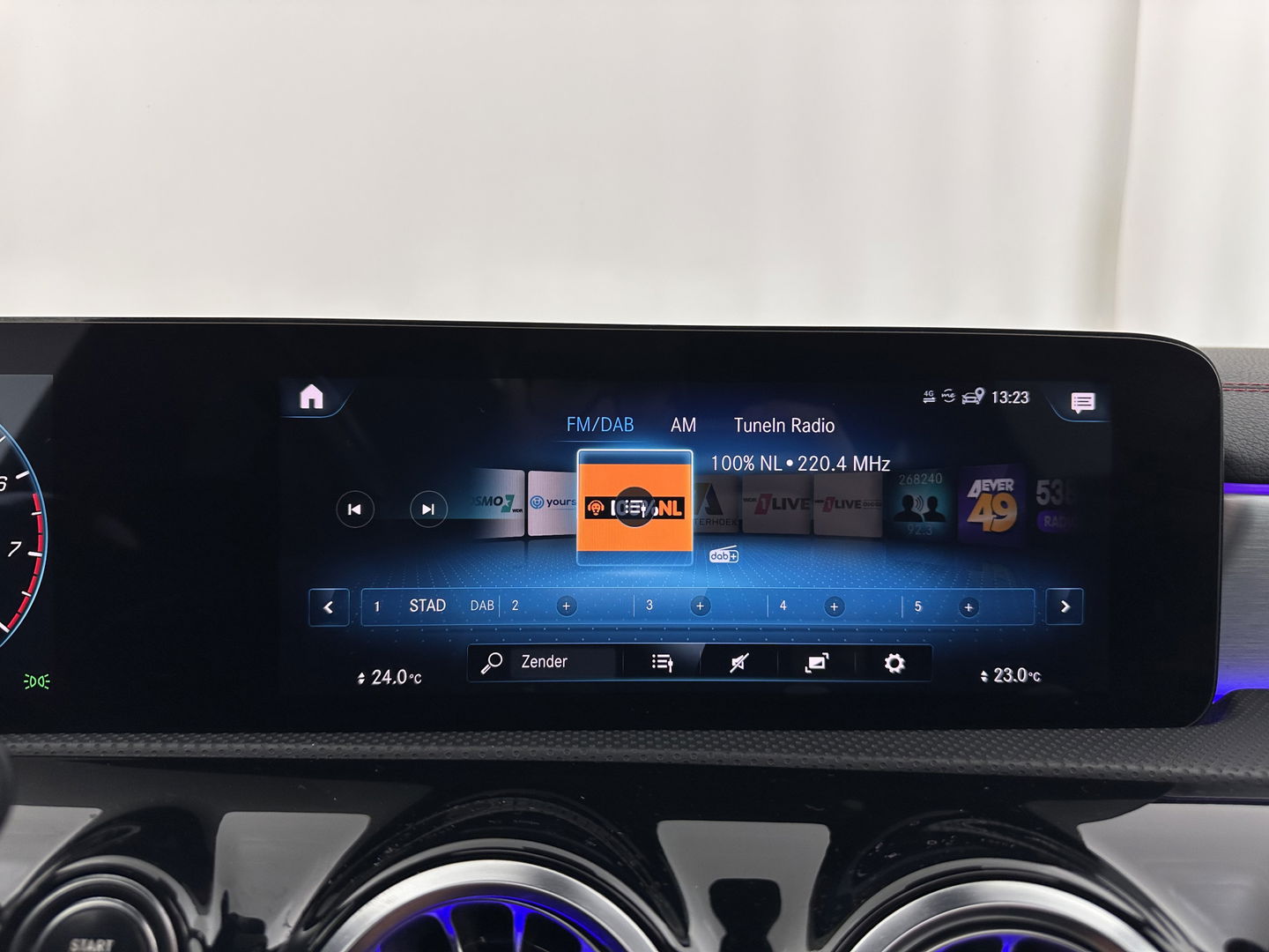 Mercedes-Benz CLA-Klasse Shooting Brake 180 AMG-Line Business Solution (INCL-BTW) *PANO | LEATHER-MICROFIBRE | FULL-LED | AMBIENTLIGHT | BLINDSPOT | HEATED-SPORTSEATS | WIDESCREEN-DIGICOCKPIT | DAB+ | NAVI-FULLMAP | CAMERA | PRIVACYGLASS | 18''ALU*