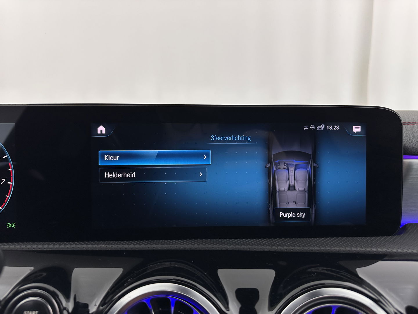 Mercedes-Benz CLA-Klasse Shooting Brake 180 AMG-Line Business Solution (INCL-BTW) *PANO | LEATHER-MICROFIBRE | FULL-LED | AMBIENTLIGHT | BLINDSPOT | HEATED-SPORTSEATS | WIDESCREEN-DIGICOCKPIT | DAB+ | NAVI-FULLMAP | CAMERA | PRIVACYGLASS | 18''ALU*