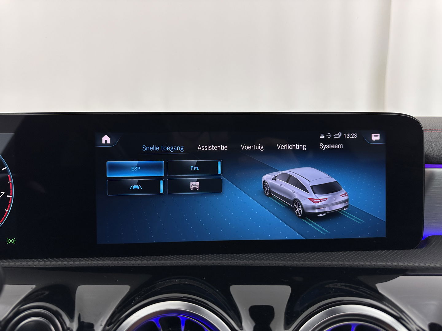 Mercedes-Benz CLA-Klasse Shooting Brake 180 AMG-Line Business Solution (INCL-BTW) *PANO | LEATHER-MICROFIBRE | FULL-LED | AMBIENTLIGHT | BLINDSPOT | HEATED-SPORTSEATS | WIDESCREEN-DIGICOCKPIT | DAB+ | NAVI-FULLMAP | CAMERA | PRIVACYGLASS | 18''ALU*