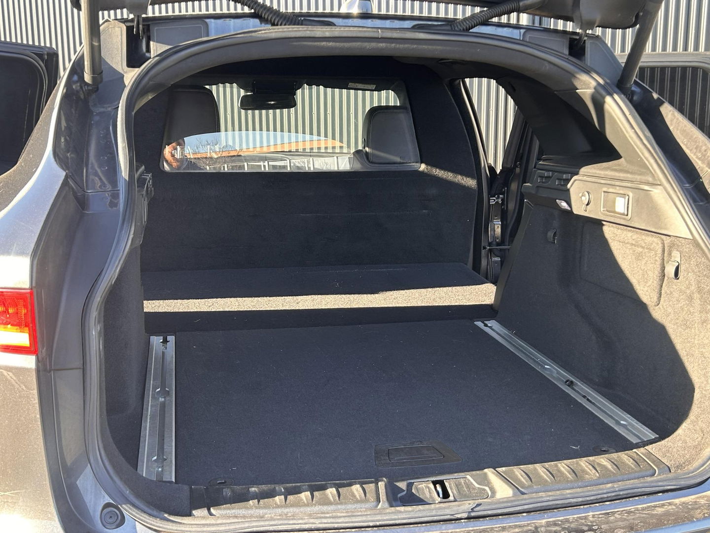 Jaguar F-PACE 2.0d AWD R-Sport R-Sport | GRIJS KENTEKEN | 4X4 | TREKHAAK 2400KG | Vol opties! | PANO | LED | Elektr. Verstelbare stoelen | Stuurverwarming